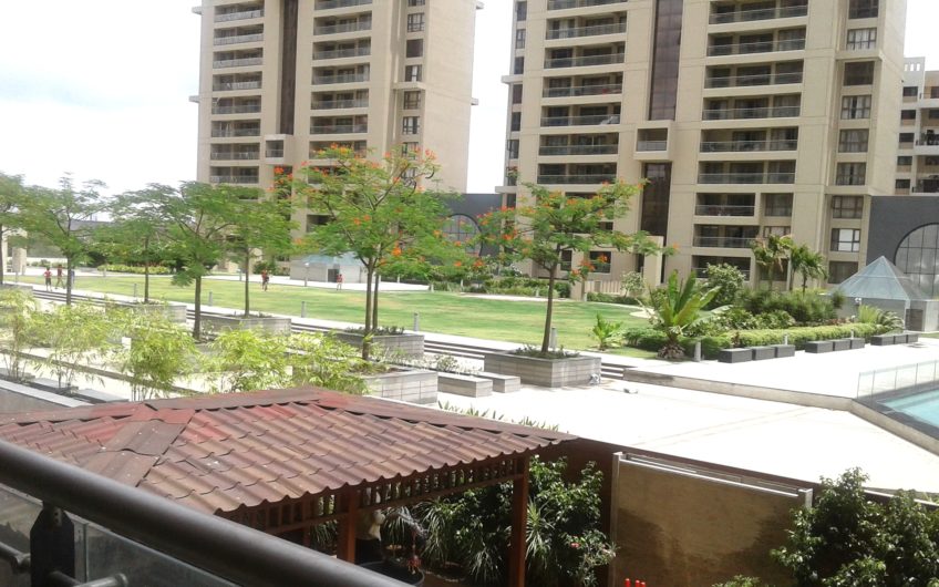 For Sale 4 BHK Flat Magarpatta One North, Pune